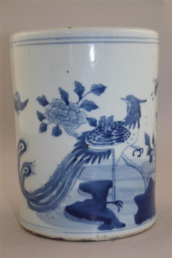 A Chinese blue and white cylindrical brush pot, 19th century, 16.5cm